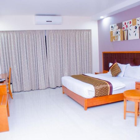 Hotel Platinum Kinshasa Bagian luar foto