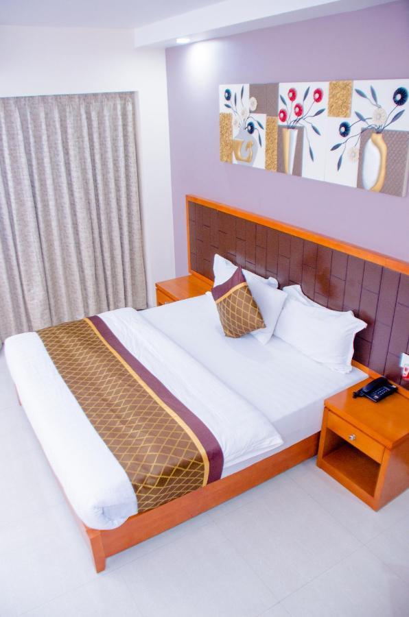 Hotel Platinum Kinshasa Bagian luar foto