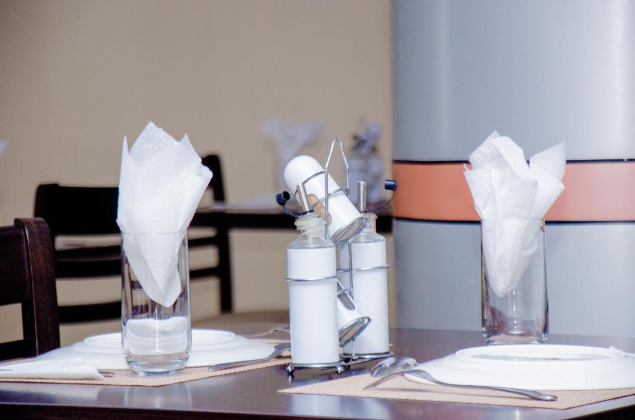 Hotel Platinum Kinshasa Bagian luar foto