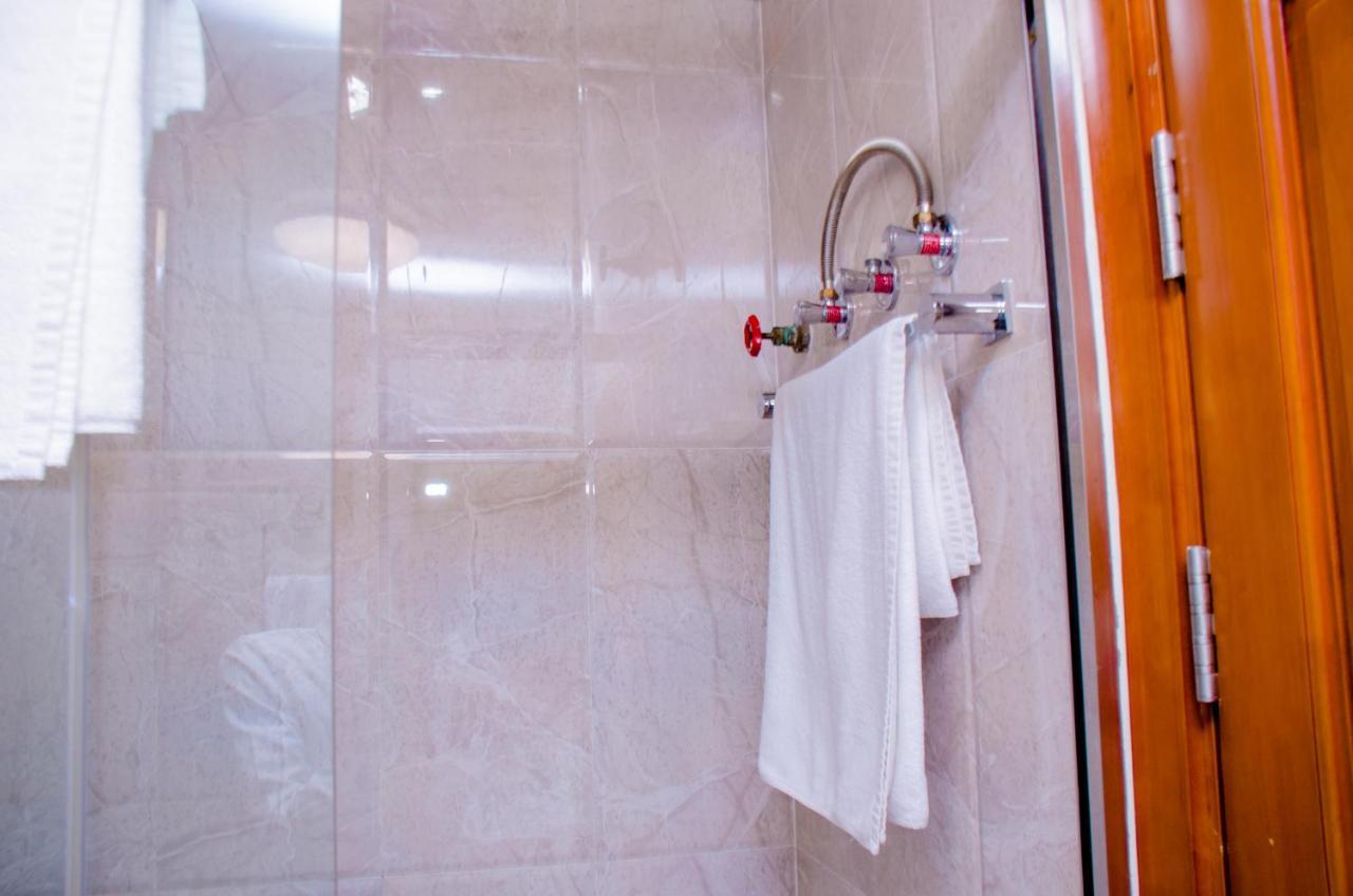 Hotel Platinum Kinshasa Bagian luar foto