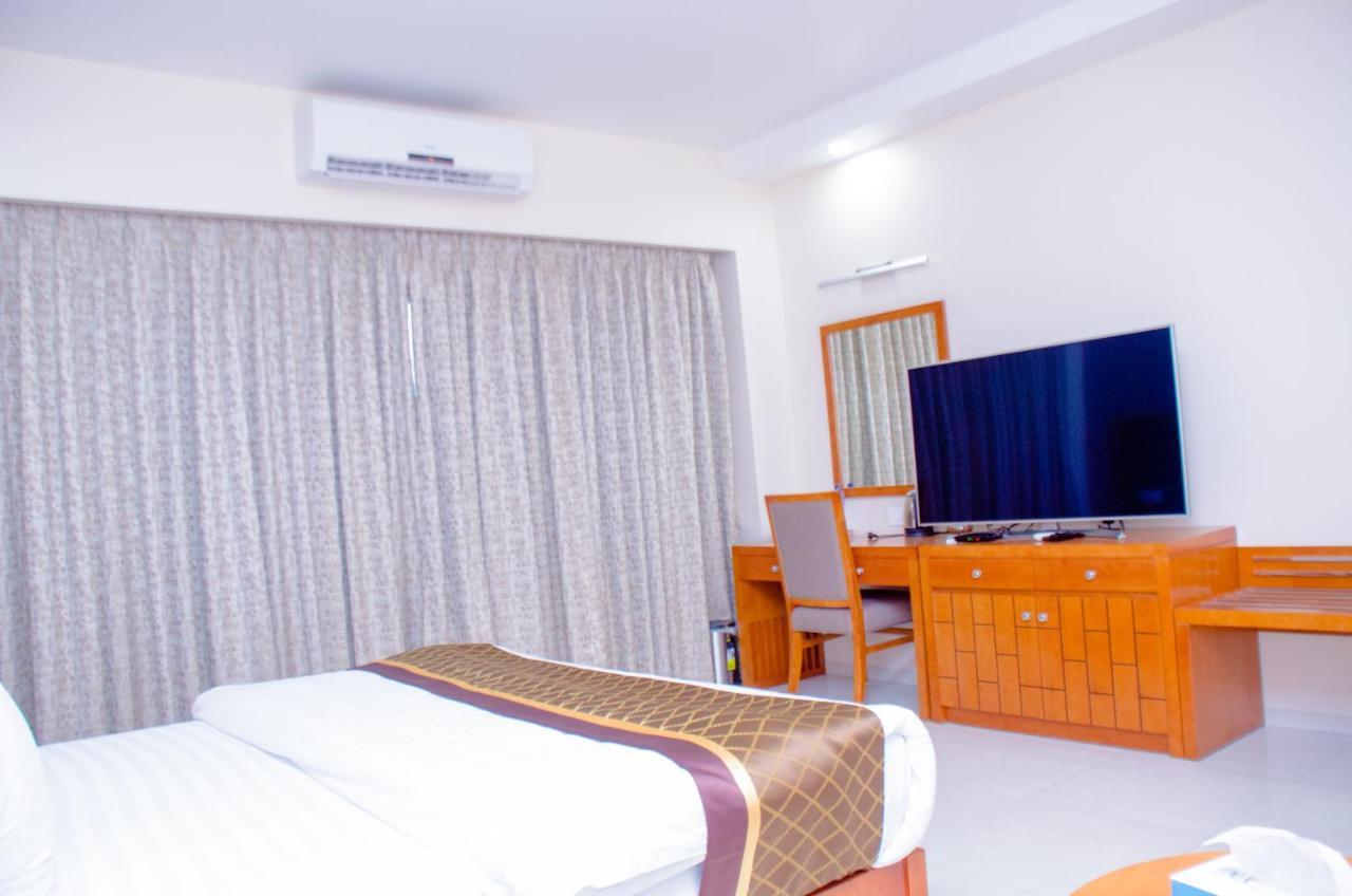 Hotel Platinum Kinshasa Bagian luar foto