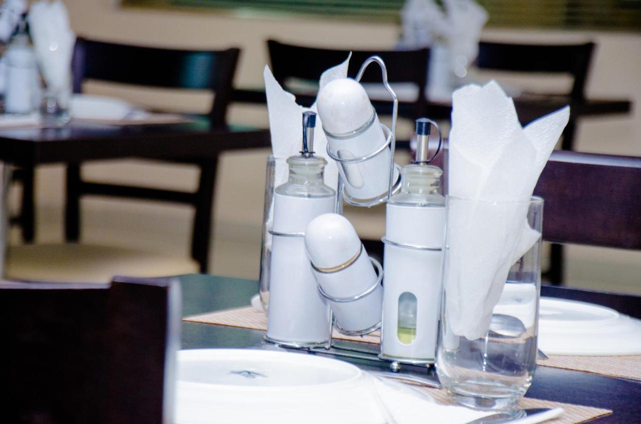 Hotel Platinum Kinshasa Bagian luar foto