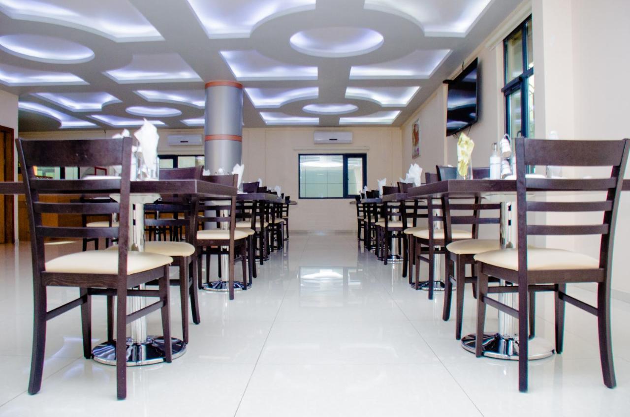 Hotel Platinum Kinshasa Bagian luar foto